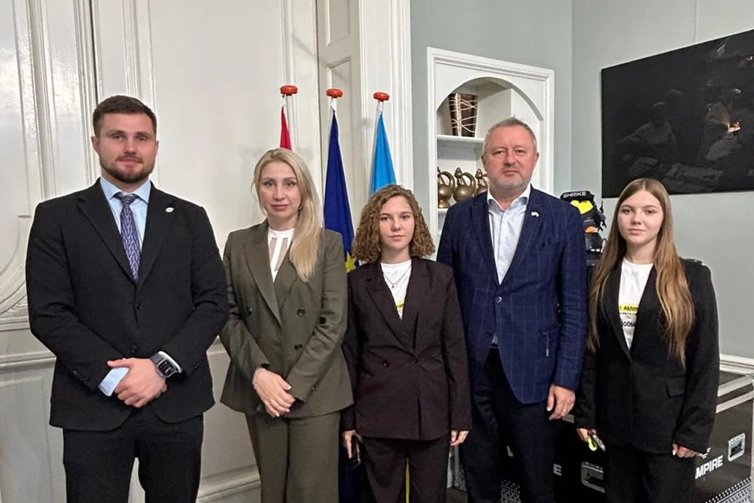 "Мы выбрали Украину": сестры из Донецка рассказали в парламенте Нидерландов о жизни в условиях оккупации