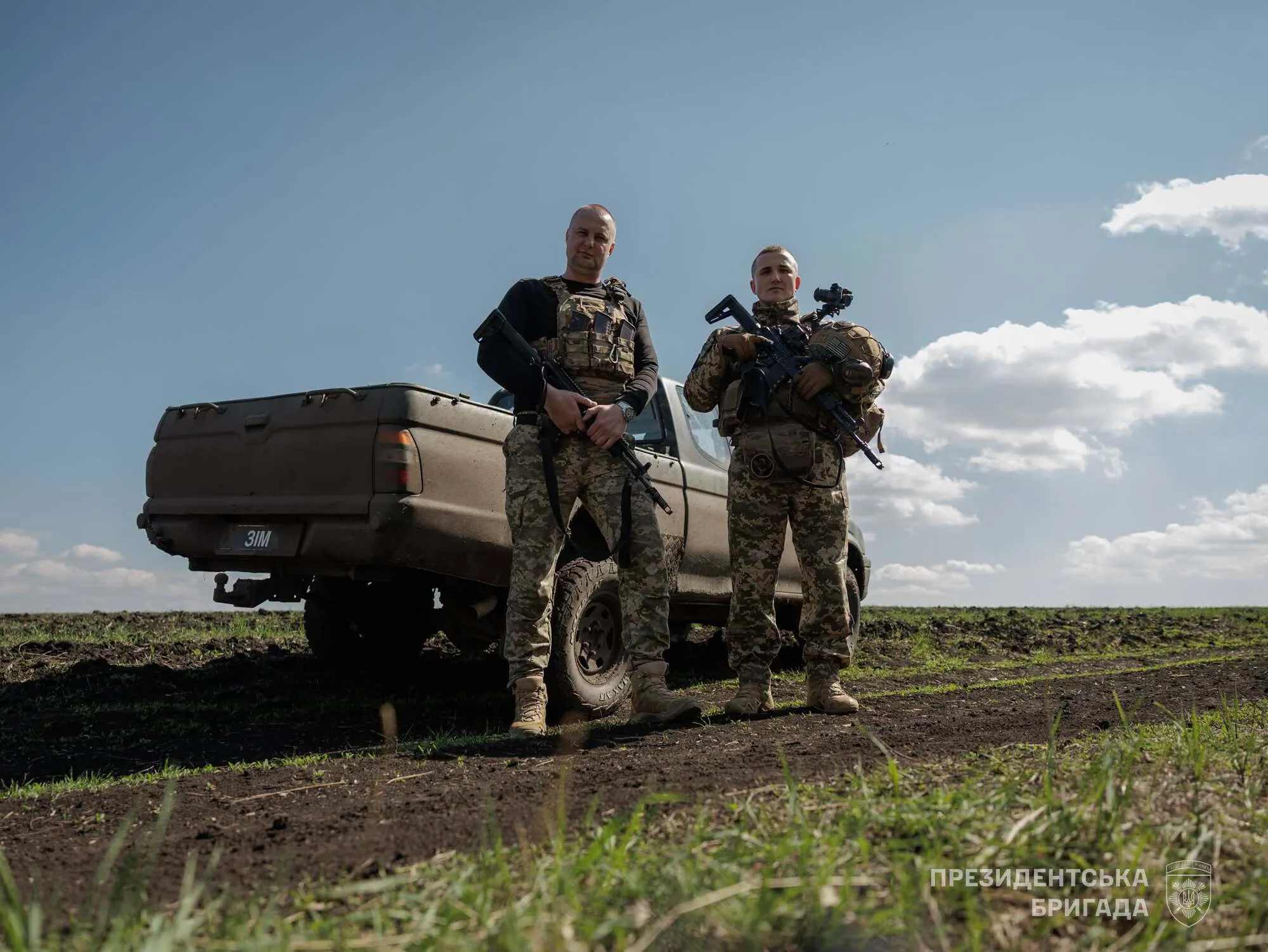 Военные хитростью освободили сослуживцев из плена.