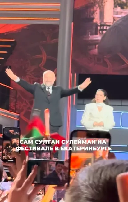 Россияне были рады увидеть актера на сцене