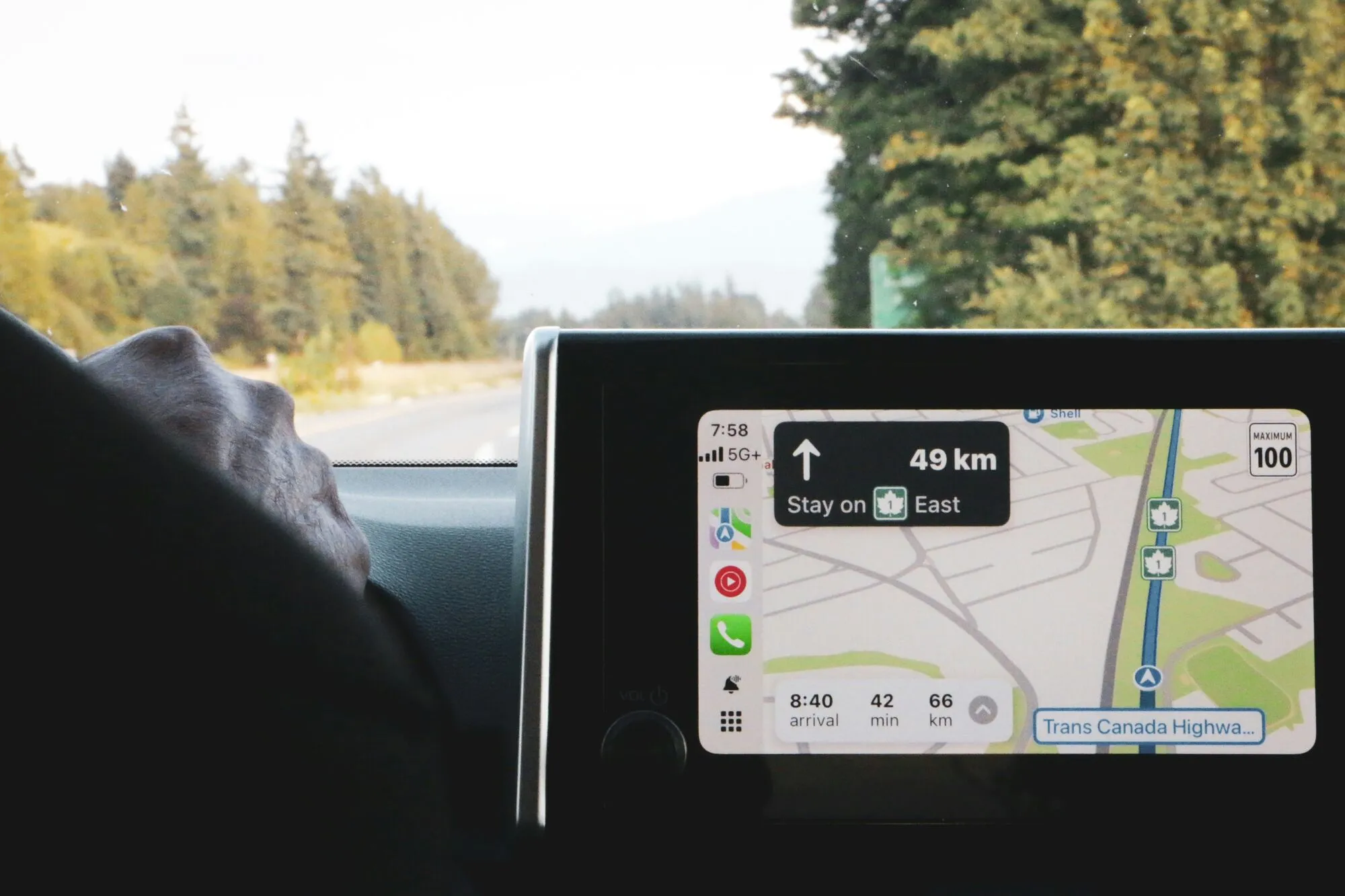 Apple Maps веде вас не як робот, а як людина, яка справді знає дорогу.
