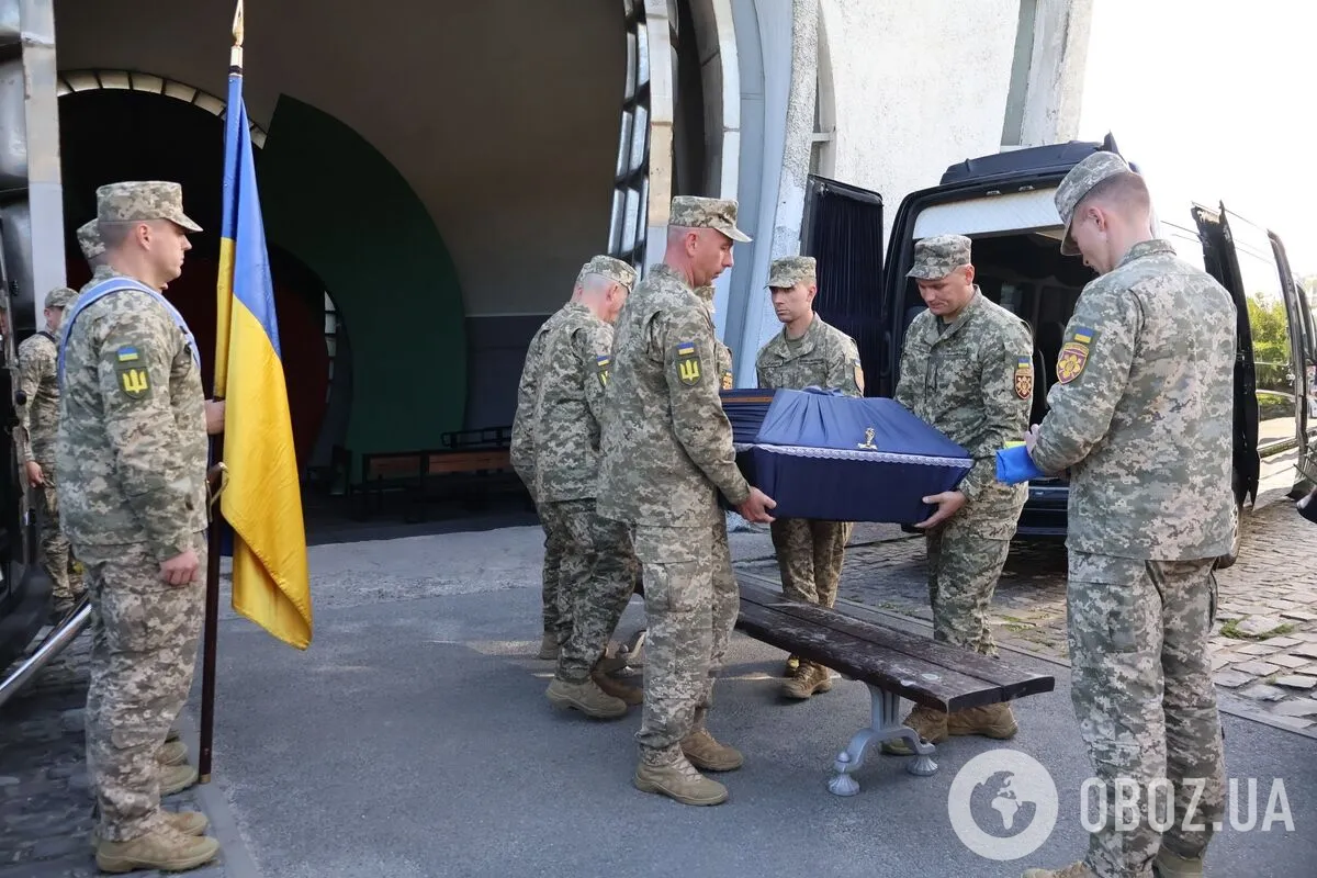 У Києві поховали добровольця, який загинув під Бахмутом