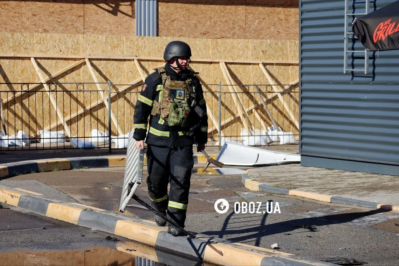 Рятувальники загасили пожежу на АЗС.