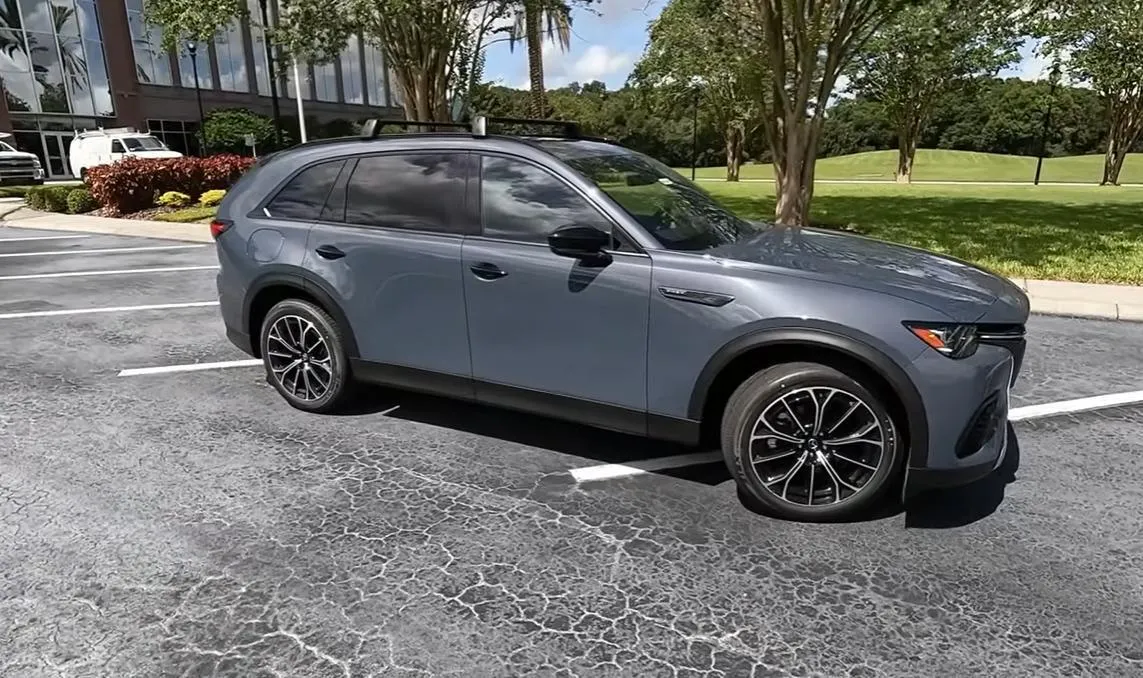Mazda CX-70 Hybrid.