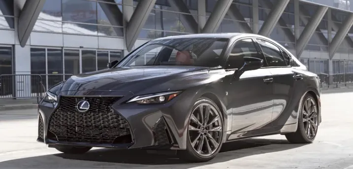 Lexus IS.