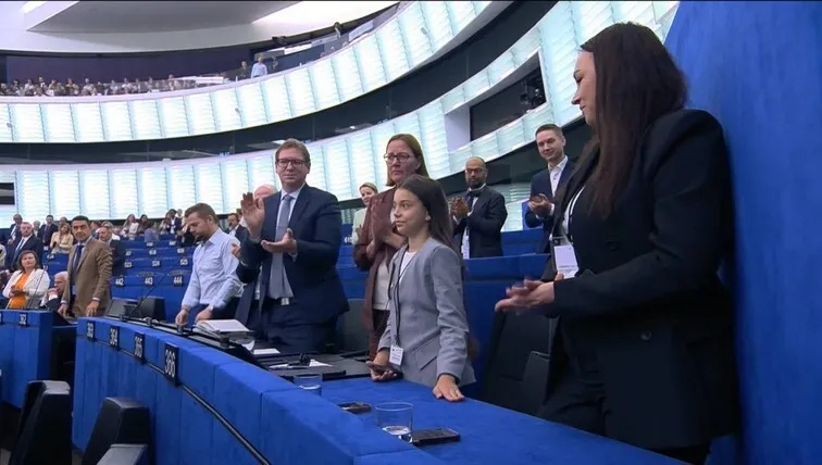 Олександра Паскаль у сесійній залі Європарламенту у Страсбурзі, де її привітали європейські парламентарі