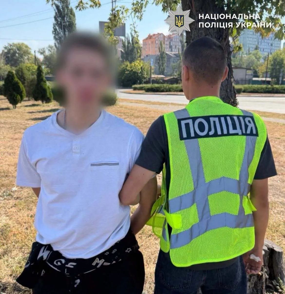 Підозрюваному загрожує до десяти років позбавлення волі.