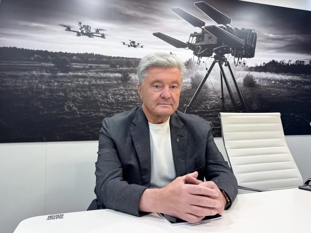 Військові на фронті отримали від Порошенка 10 комплексів "Ай-Петрі"