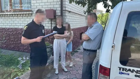 Директору інтернату повідомили про підозру у торгівлі людьми.