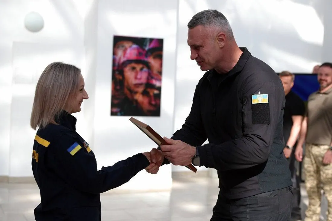 Мэр Киева поздравил спасателей с Днем работников гражданской защиты Украины