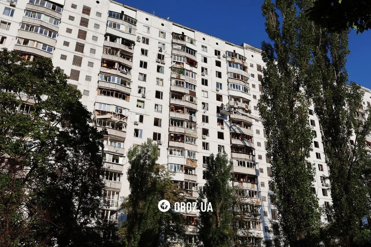 Внаслідок атаки пошкоджено багатоповерховий будинок.