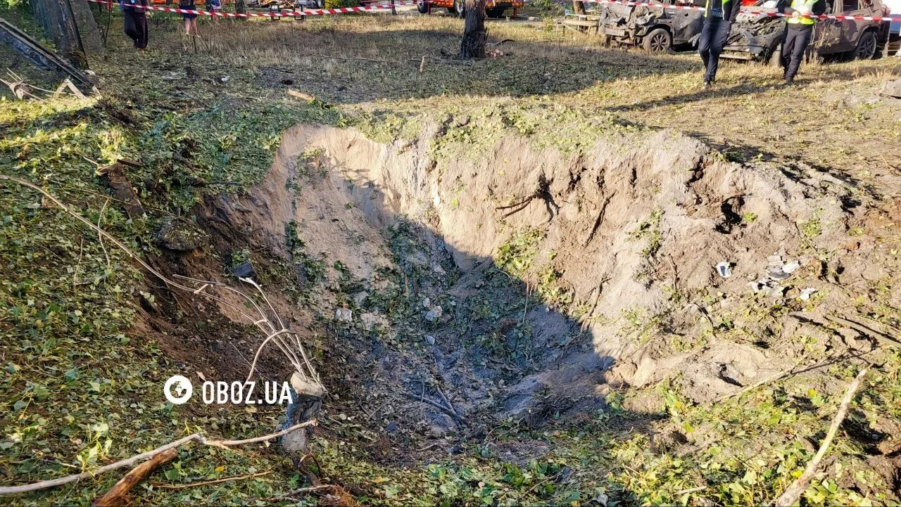 Вирва у дворі будинку.