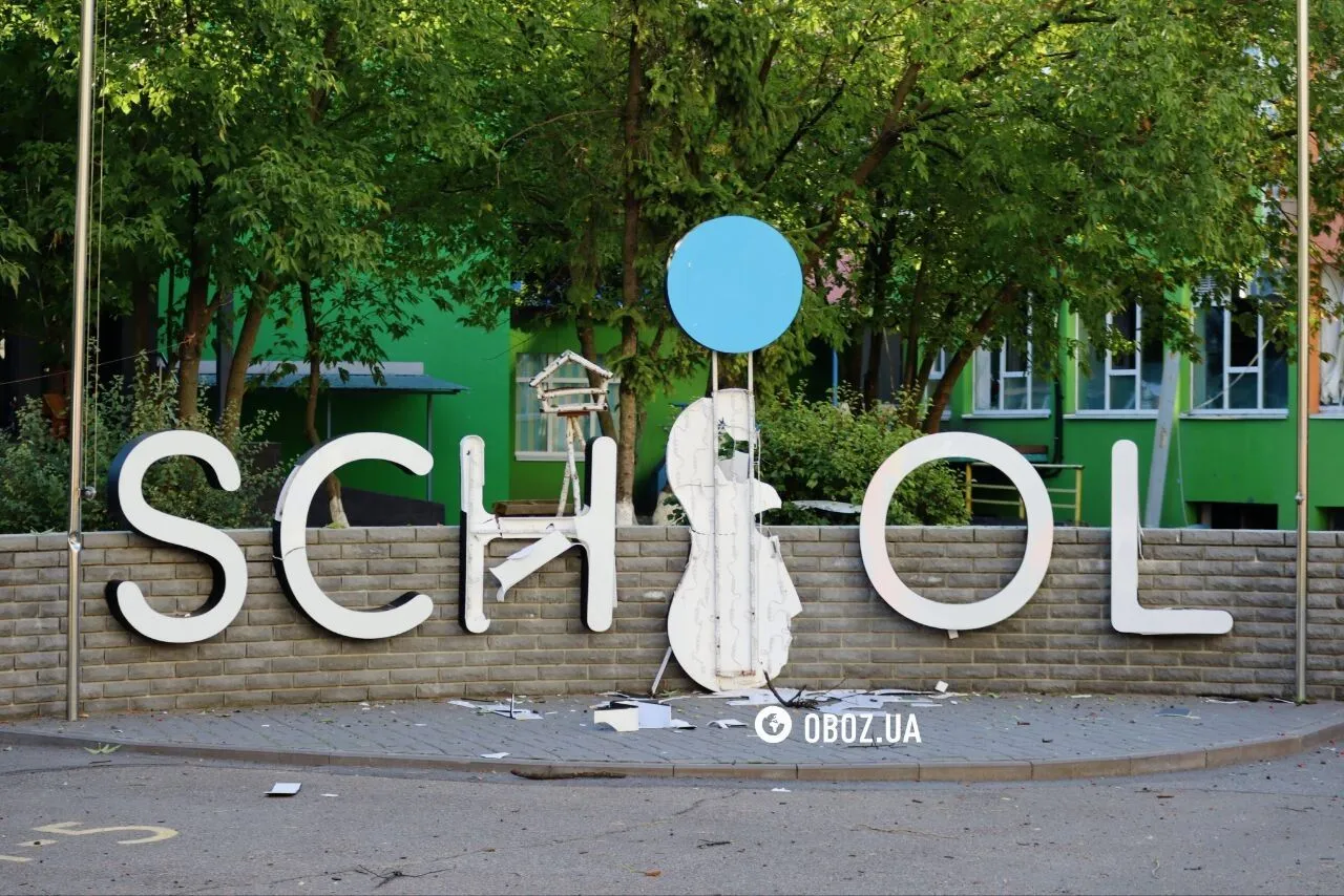 Внаслідок атаки пошкоджено навчальний заклад.