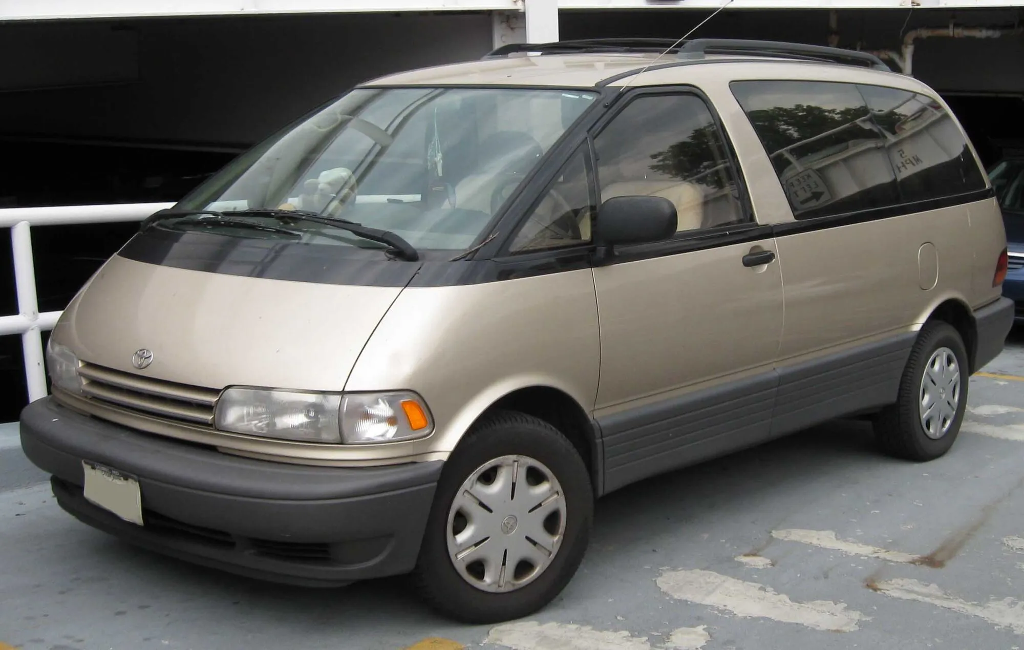 Toyota Previa.