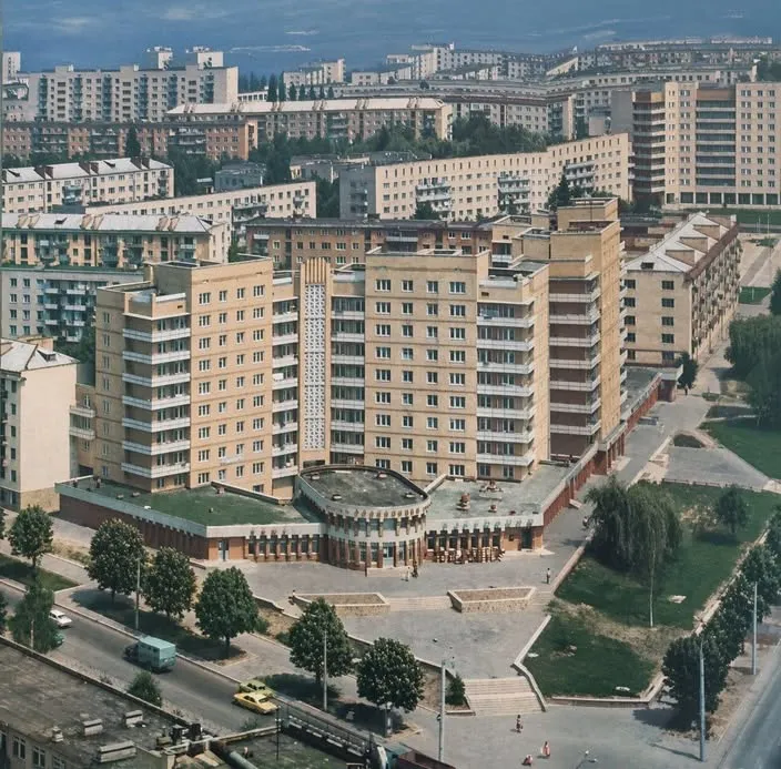 Район, в якому жили ткалі Рівненського льонокомбінату. 1988 рік.