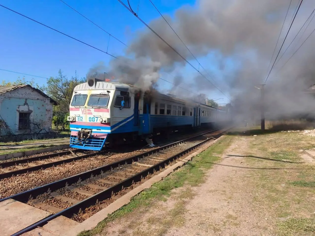 Россия нанесла удар по пригородному поезду в Харьковской области
