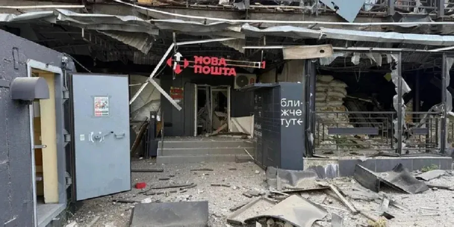 Наслідки удару по одному з відділень Нової пошти