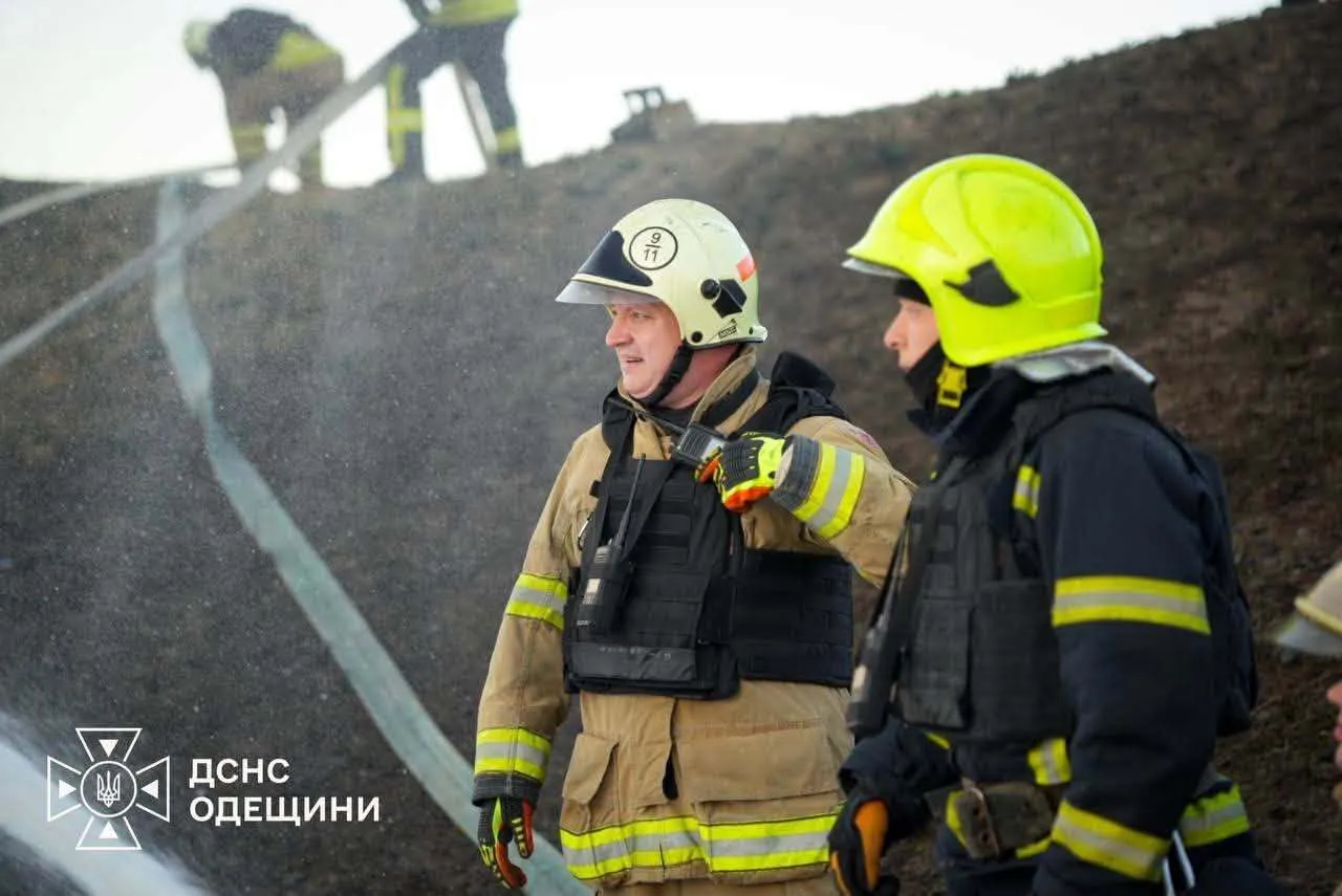 Пожарные ликвидировали все очаги возгорания.