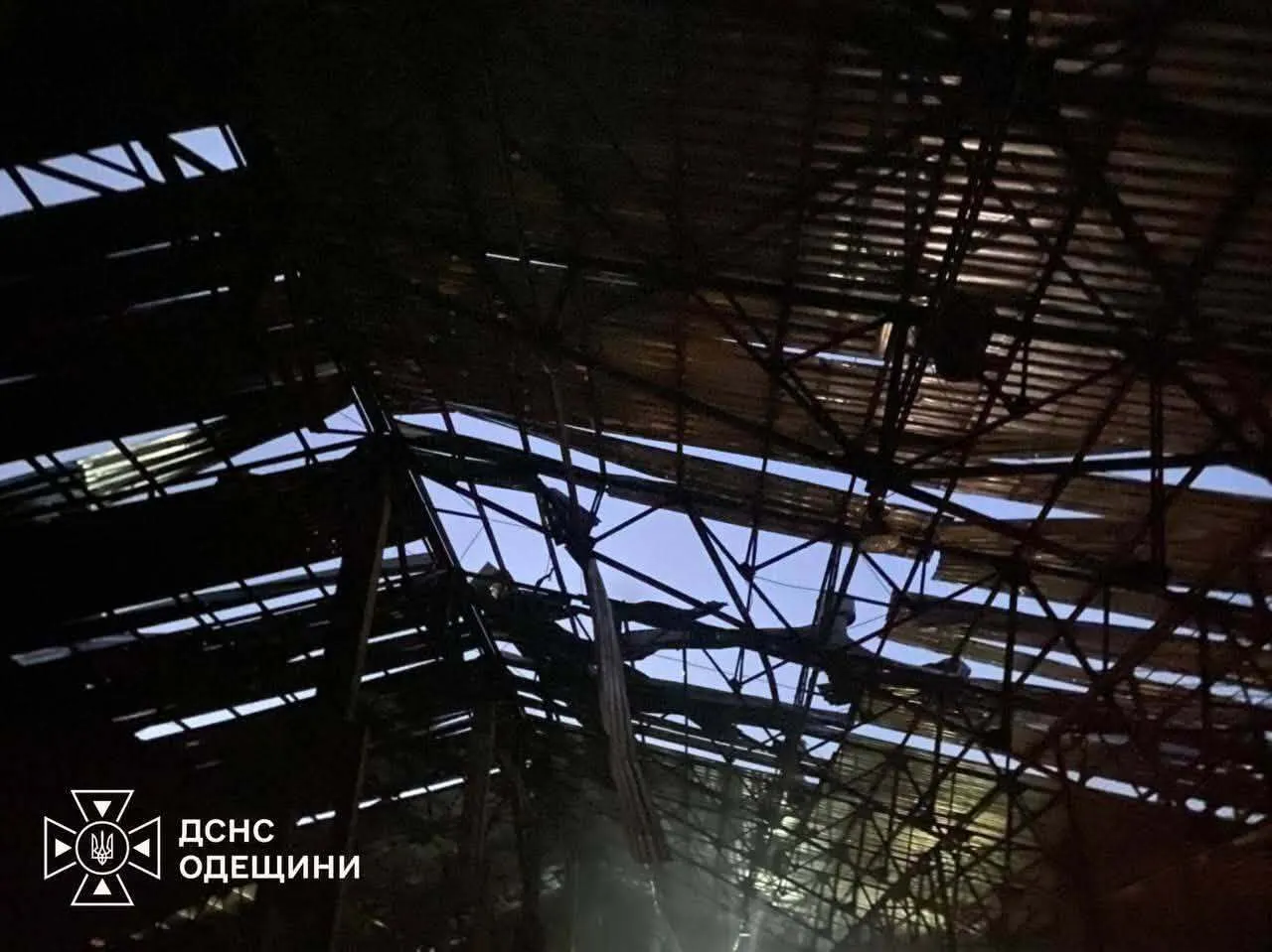 Пострадали три человека.