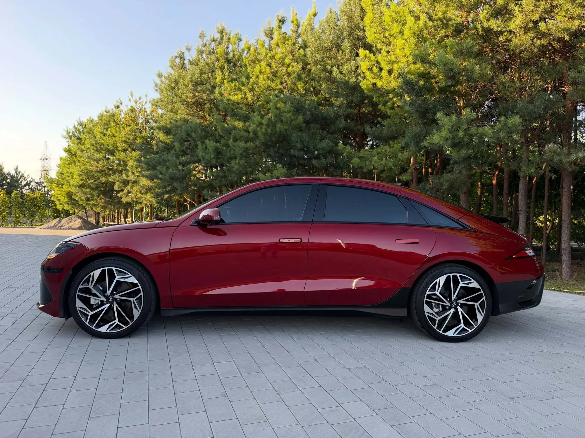 Hyundai IONIQ 6.