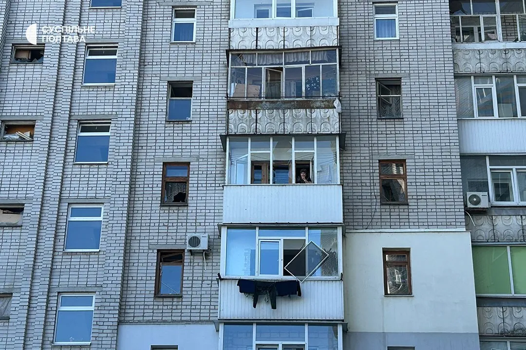 Разбитые окна после удара РФ в Полтавской области.