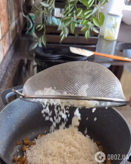 Добавляем к яблокам рис