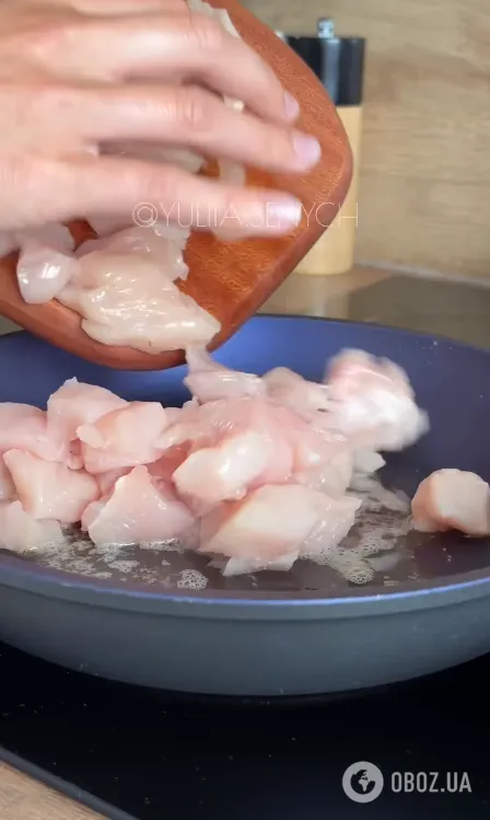 Обжариваем курицу