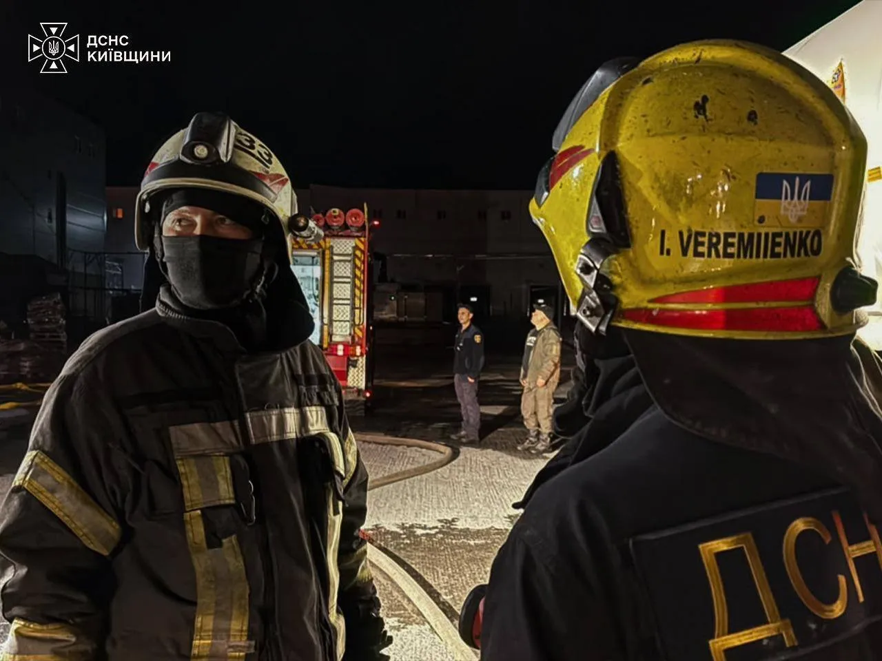 Рятувальники ліквідовують наслідки терористичної атаки РФ.