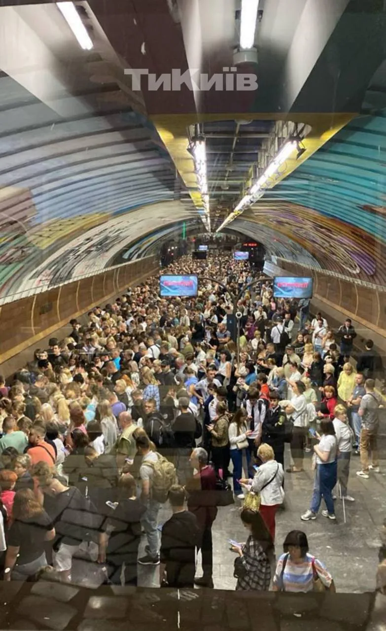 У Києві через тривалу повітряну тривогу виник транспортний колапс