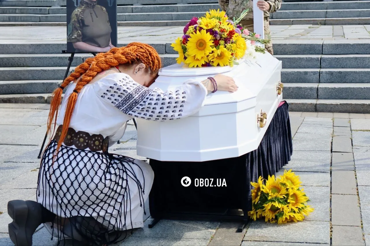 Єва Ройтер – у Києві попрощались з бойовою медикинею
