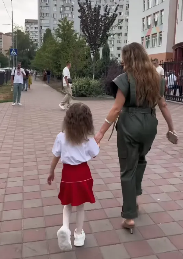 Могилевская отправила дочь в первый класс