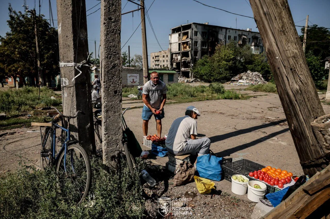 В прошлом году на улицах еще торговали местные жители.