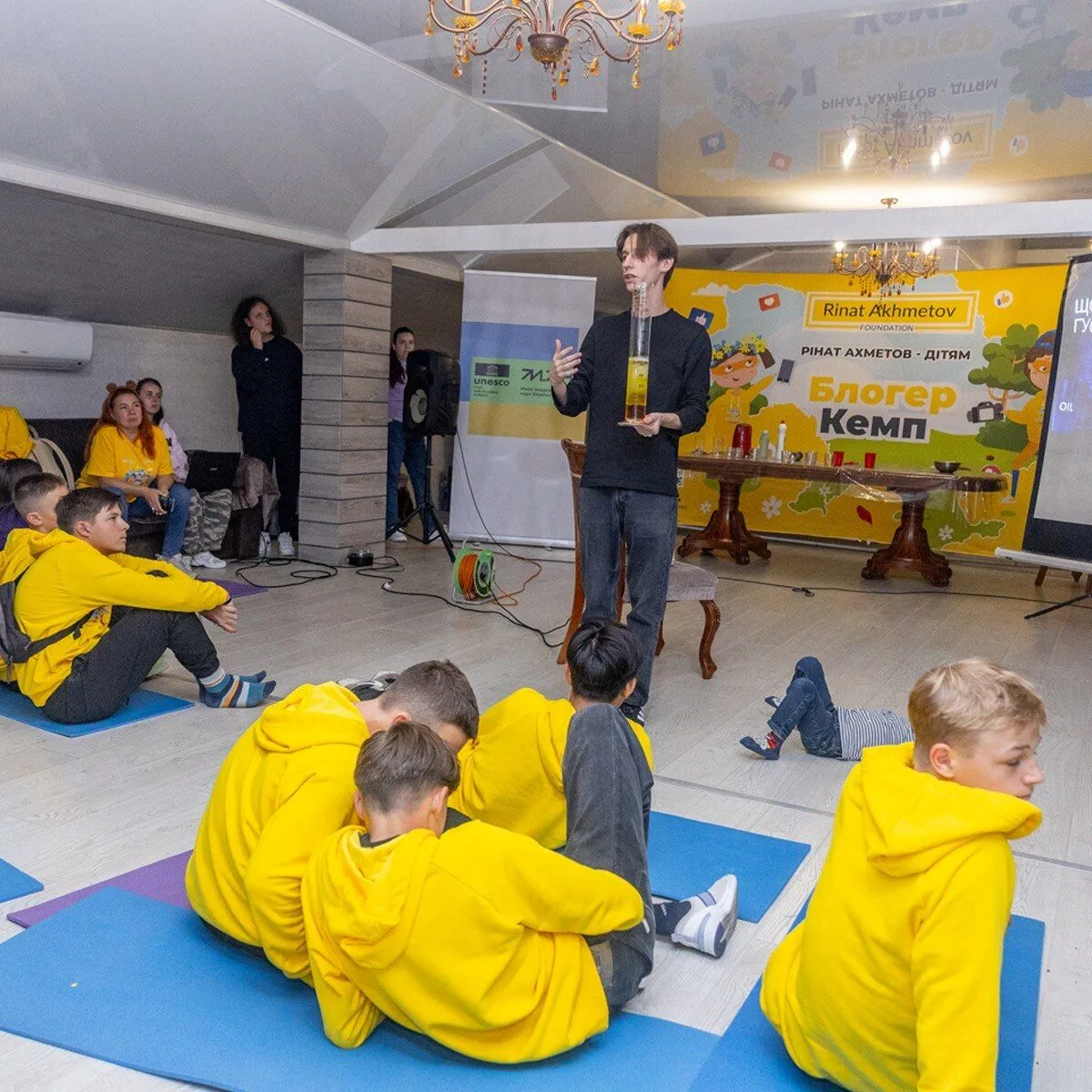 До навчання долучилися студенти Київського національного університету імені Тараса Шевченка, які стали менторами для команд учасників