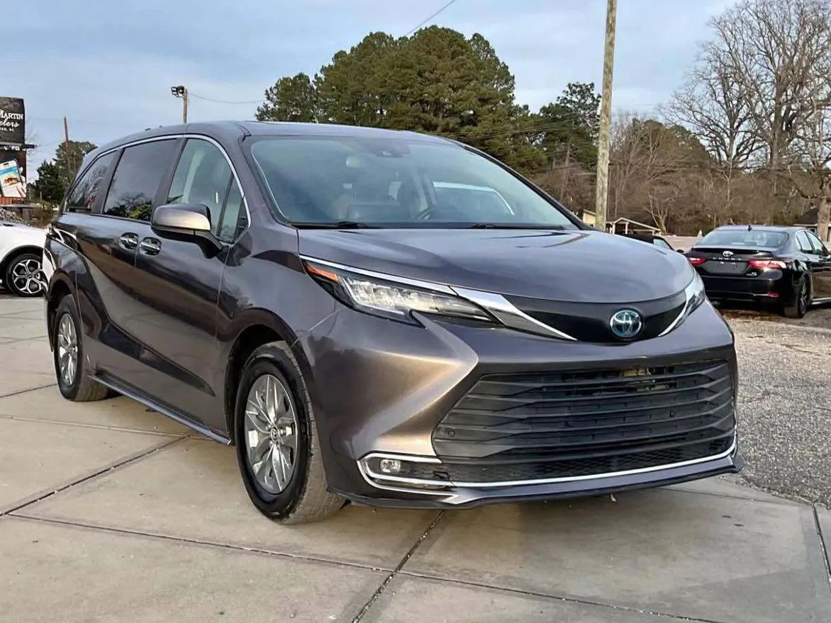 Toyota Sienna.