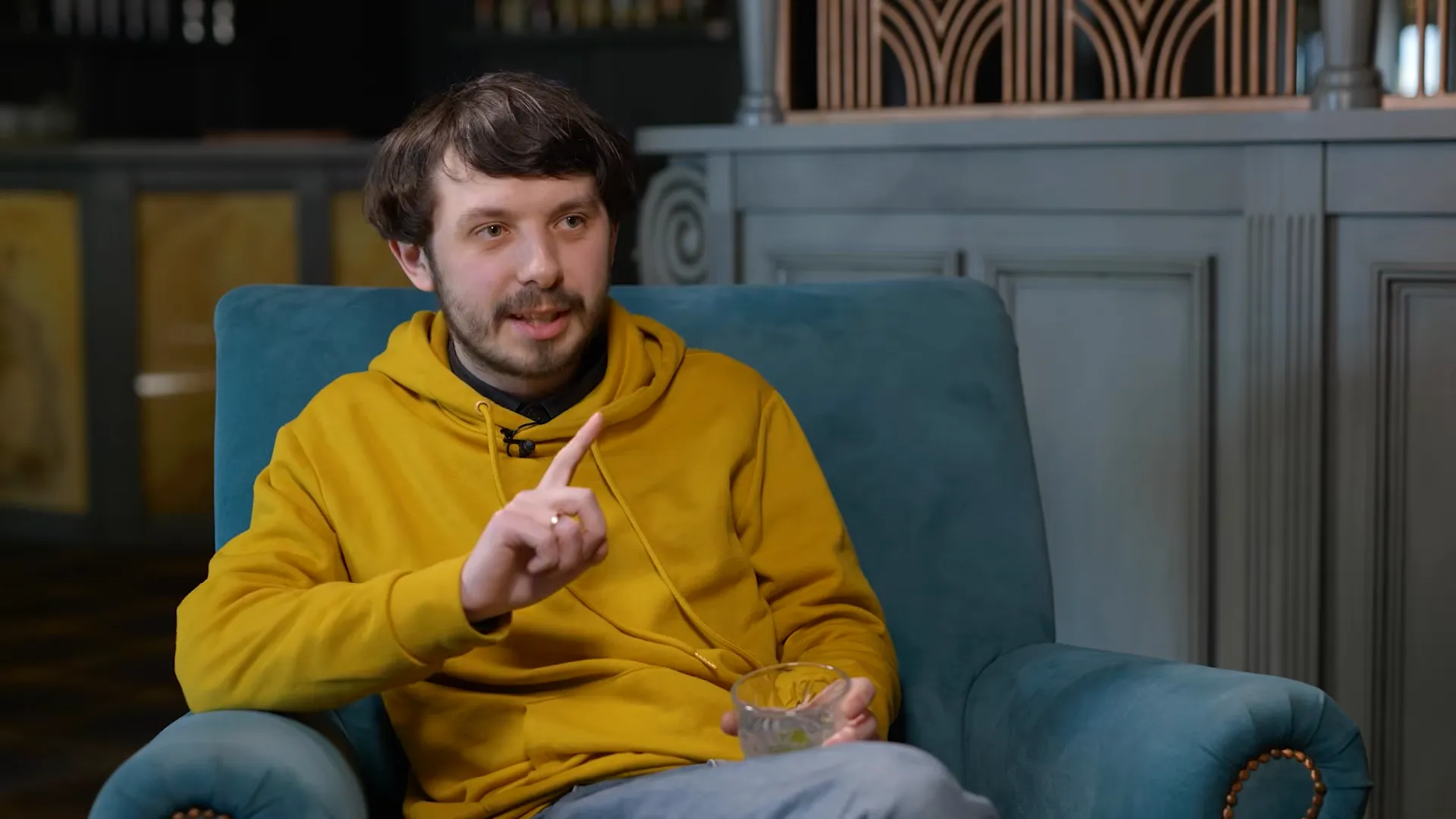 Хто ховається за маскою "пана Романа"