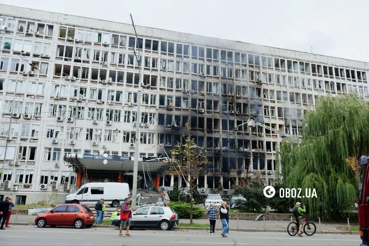 В результате атаки были повреждены бизнес-центр и университет.