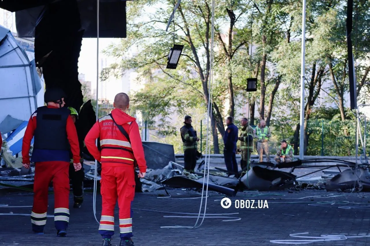 Наслідки удару по АЗС у Дарницькому районі