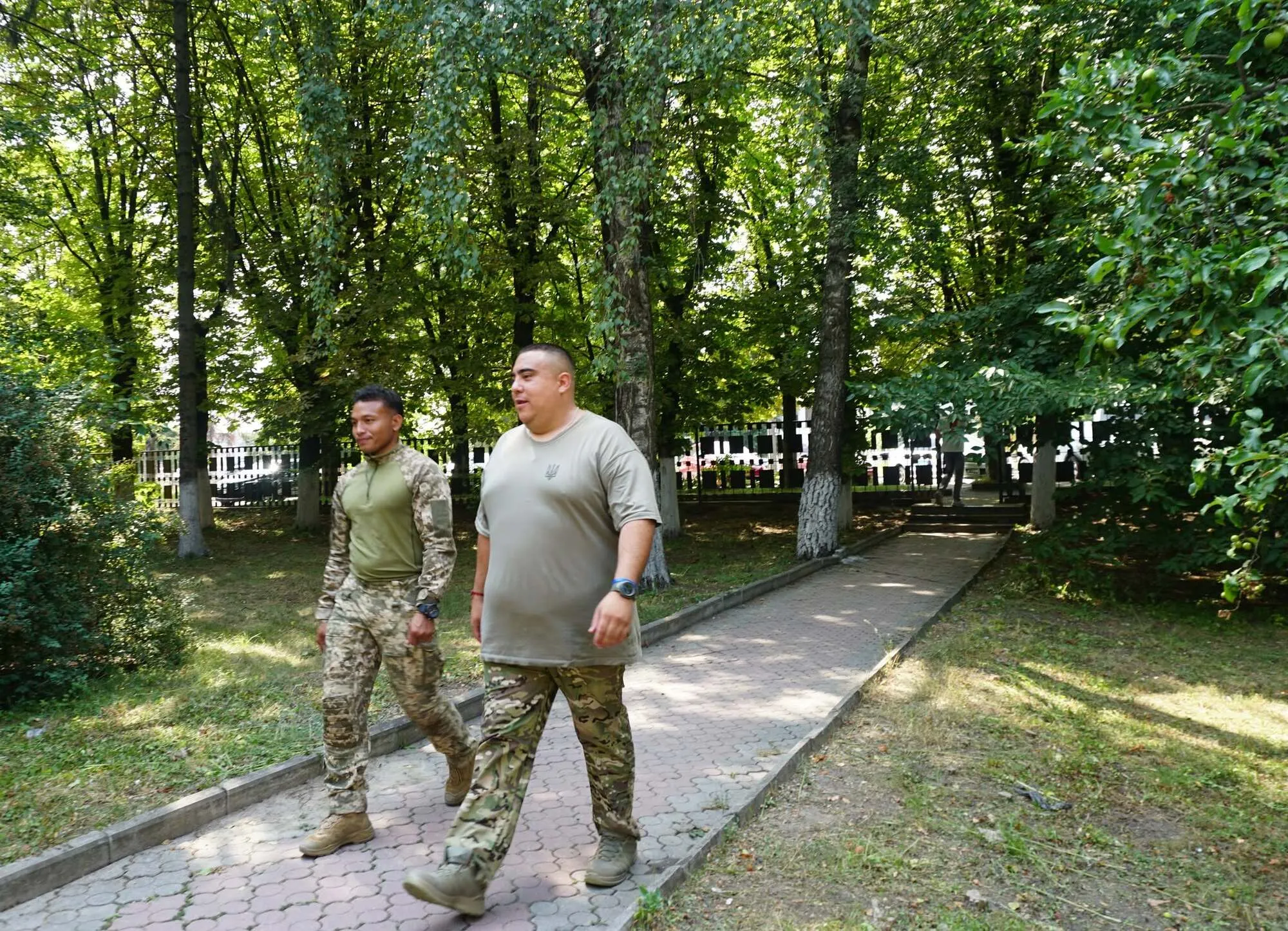 Иностранные военнослужащие должны иметь вид на жительство