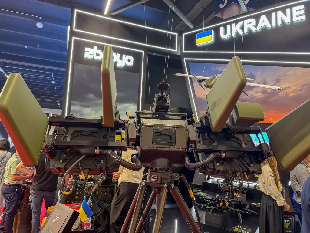 Порошенко передал украинским защитникам 15 модернизированных "Ай-Петри"