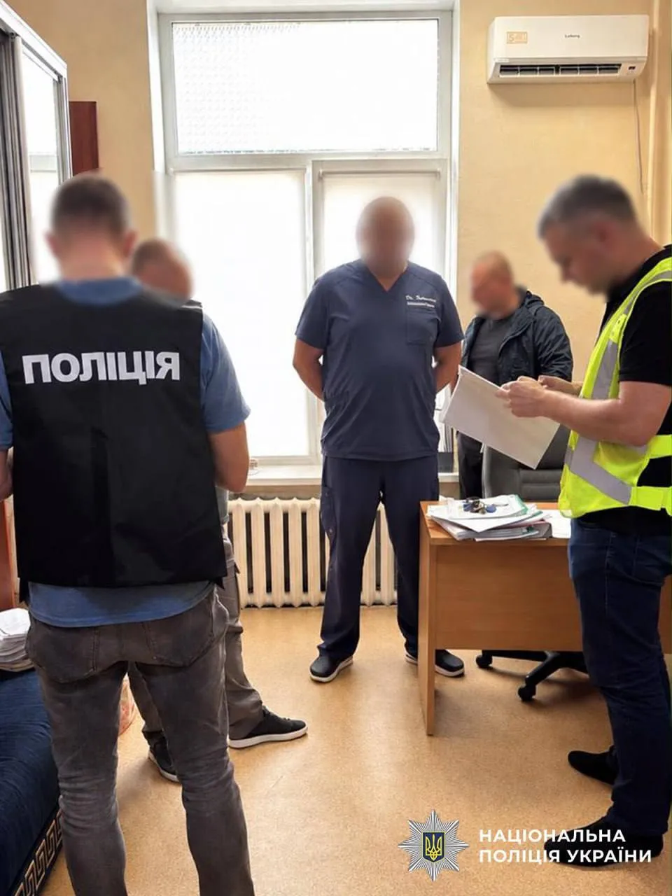 Підозрюваним загрожує до 10 років позбавлення волі з конфіскацією майна.