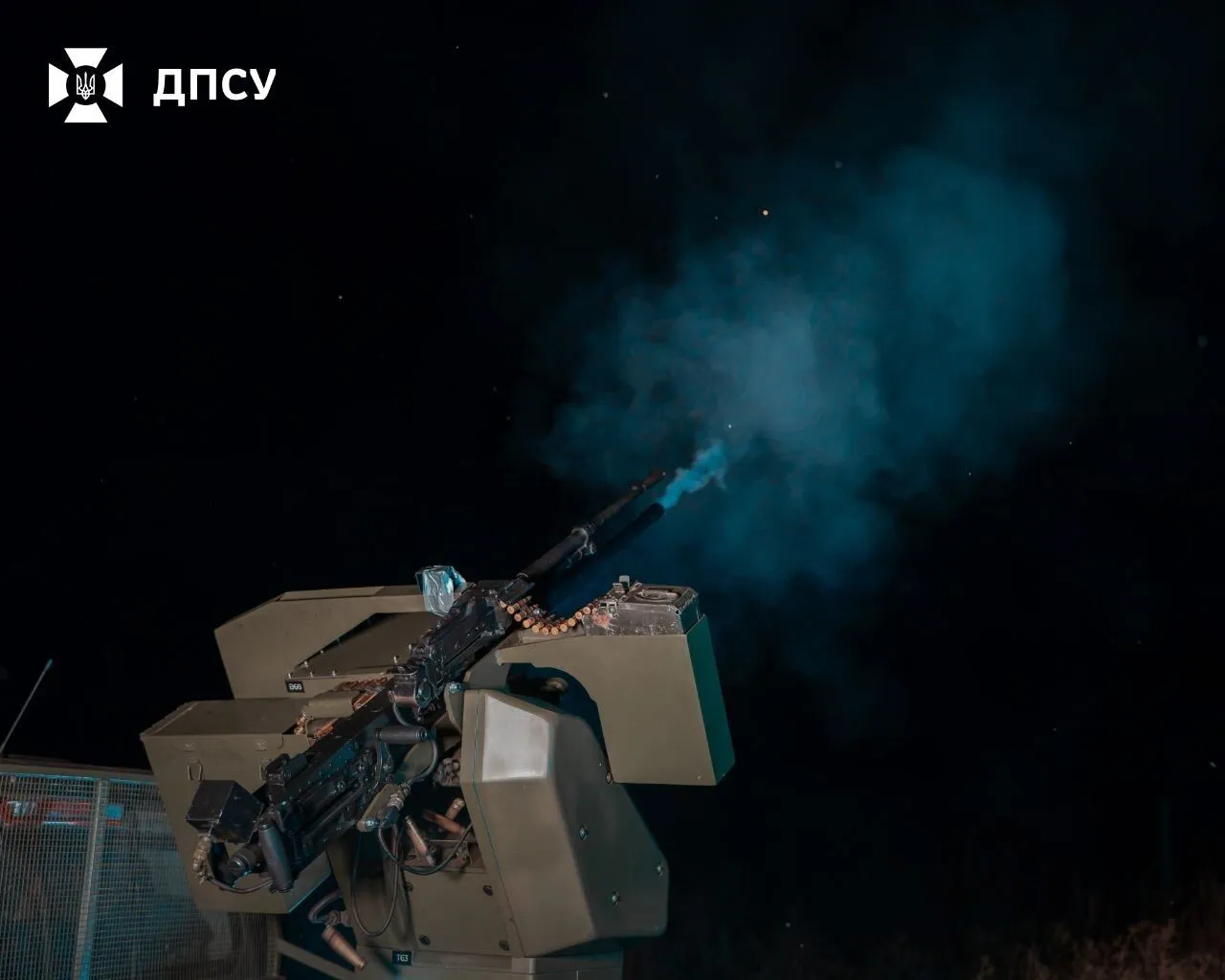 Працює кулемет Browning M2