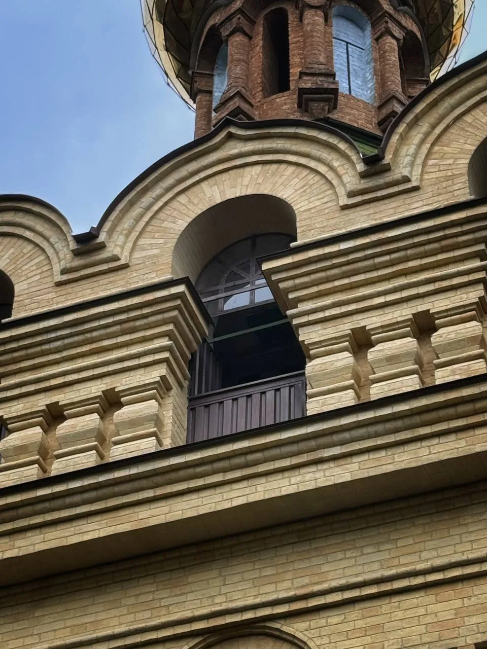 Свято-Покровскому храму, которому 120 лет, был нанесен обстрел.