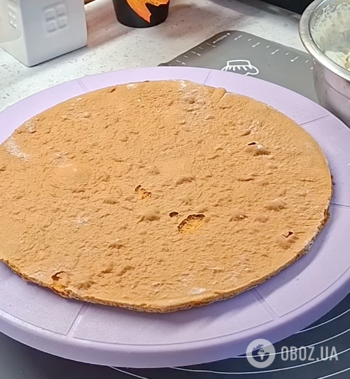 Вкусный осенний медовый торт "Рыжик" с нежным кремом: готовится 15 минут