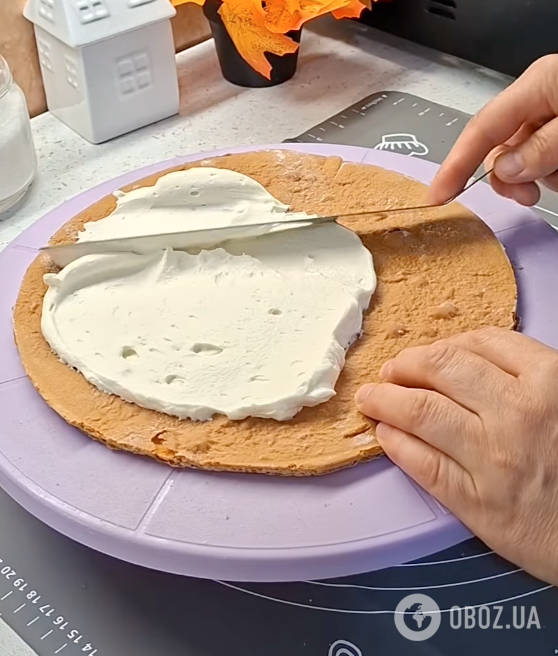 Вкусный осенний медовый торт "Рыжик" с нежным кремом: готовится 15 минут