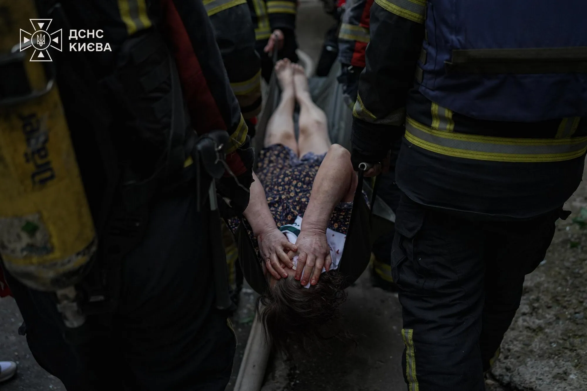 Росія вдарила по багатоповерхівці на Печерську