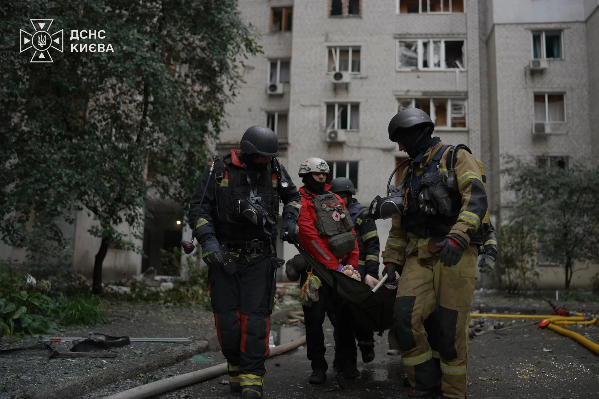 Росія вдарила по багатоповерхівці на Печерську