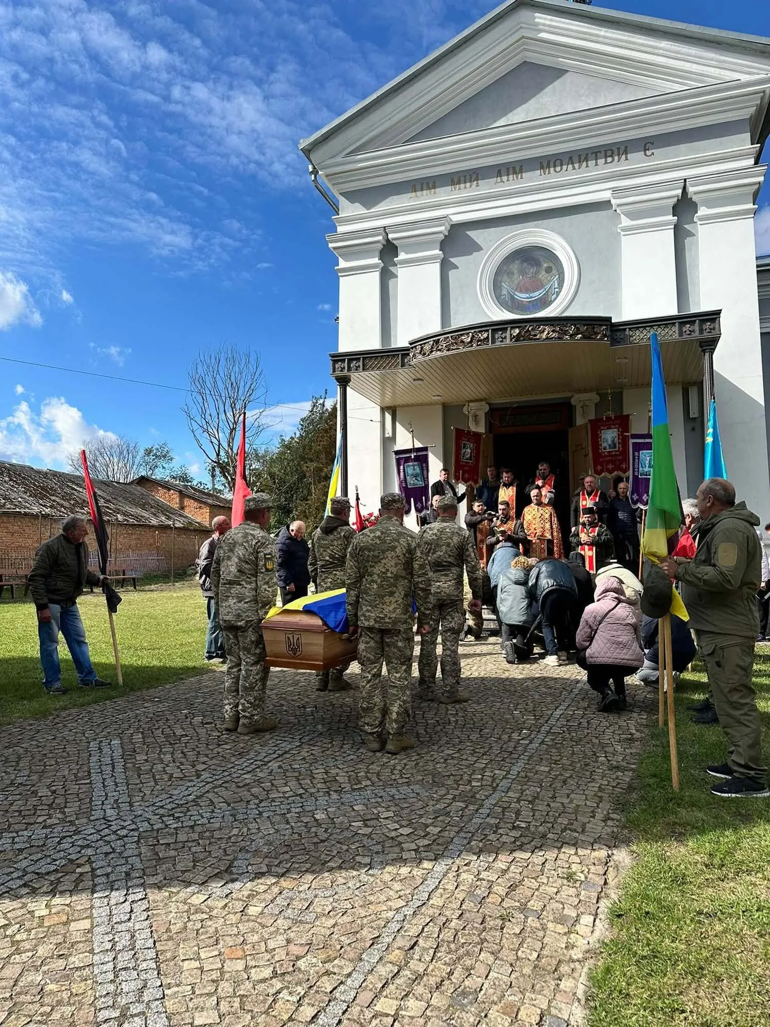 В Тернопольской области простились с защитником Украины Николаем Олийныком