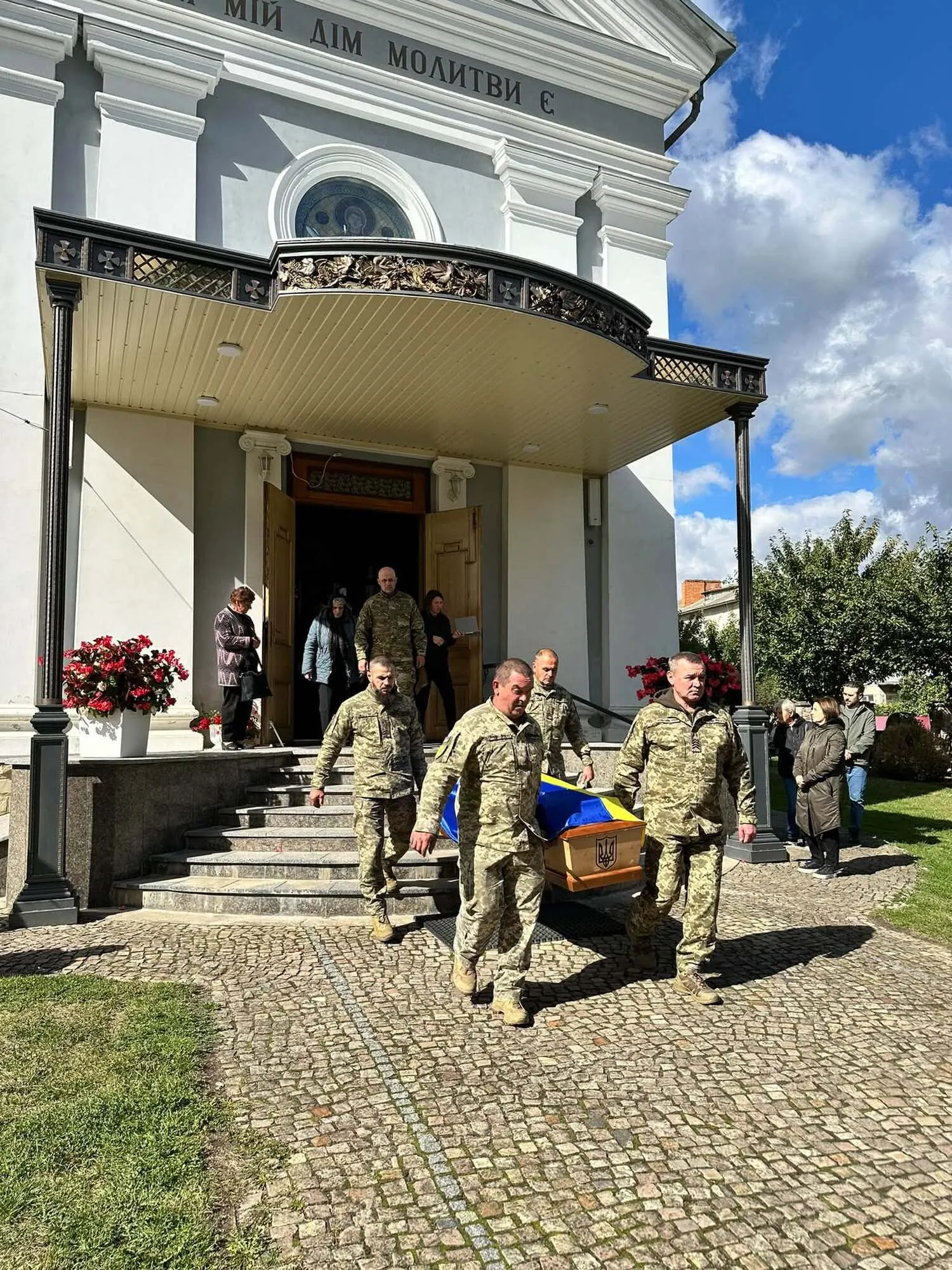 В Тернопольской области простились с защитником Украины Николаем Олийныком