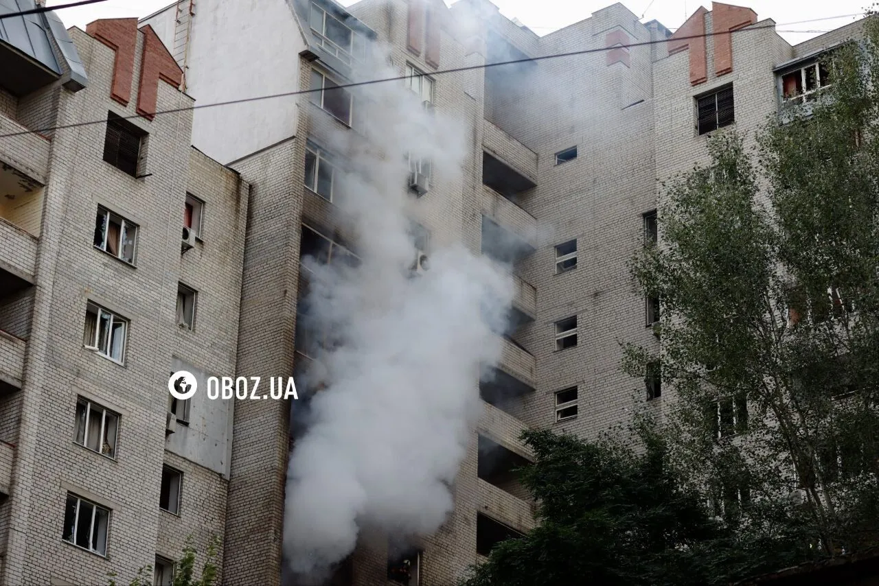 Дрон влучив у багатоповерховий будинок на Печерську.