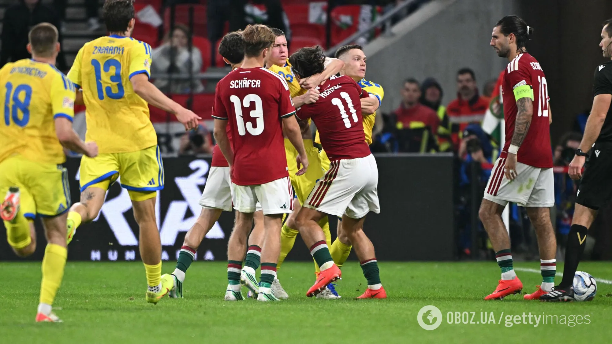 Столкновение в матче Венгрия — Украина.