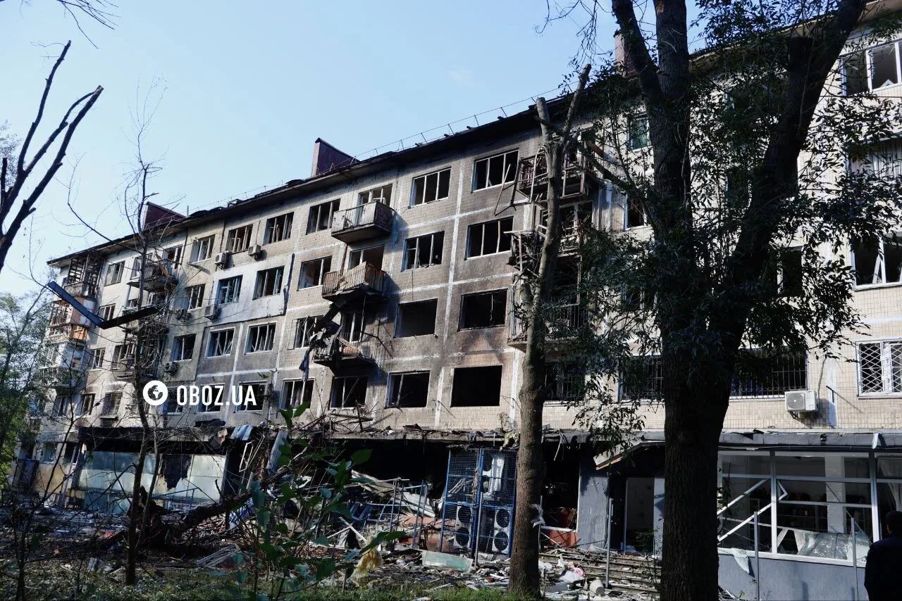 Наслідки атаки РФ в Солом’янському районі Києва.